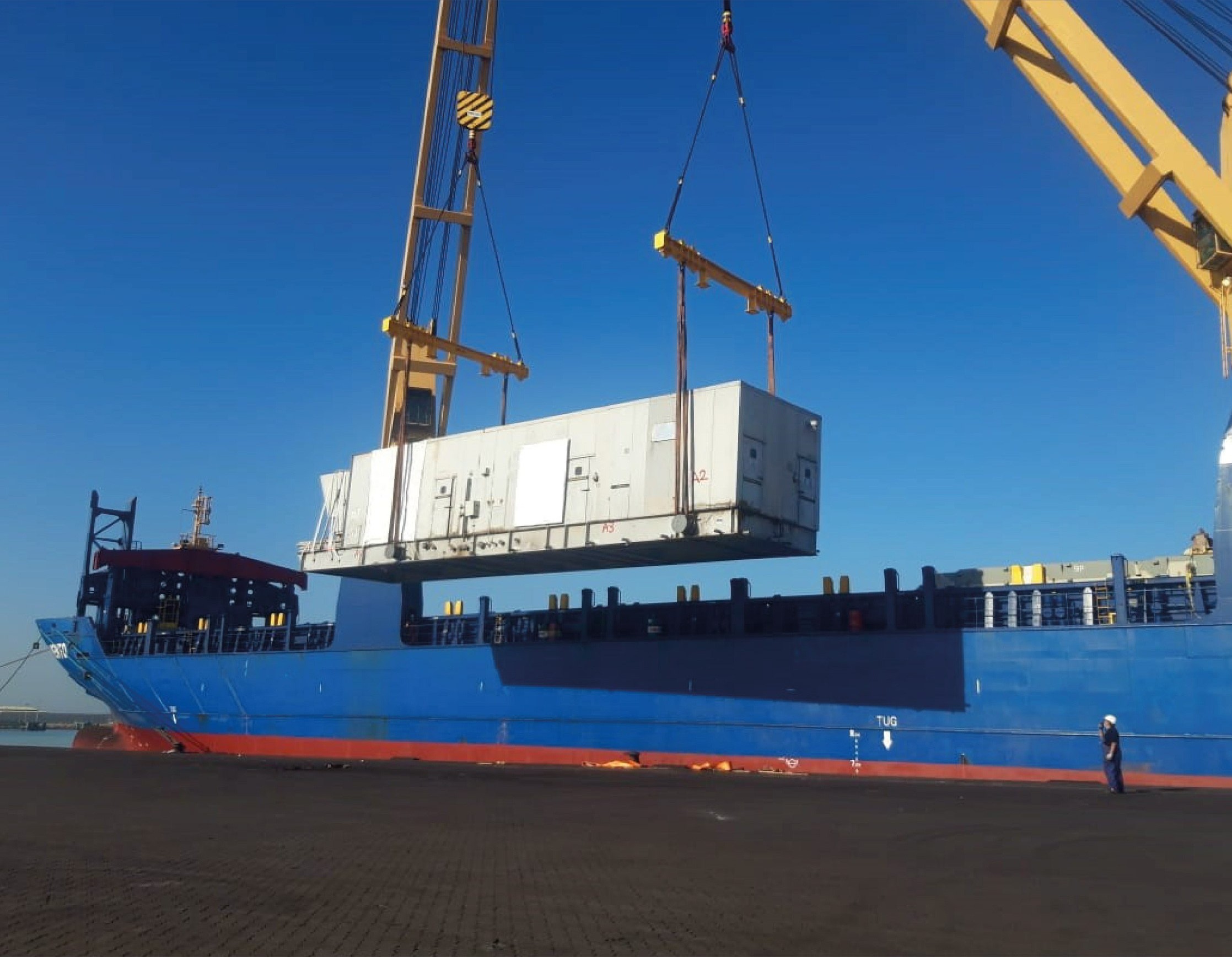 Power-plant module on heavy-lift transport